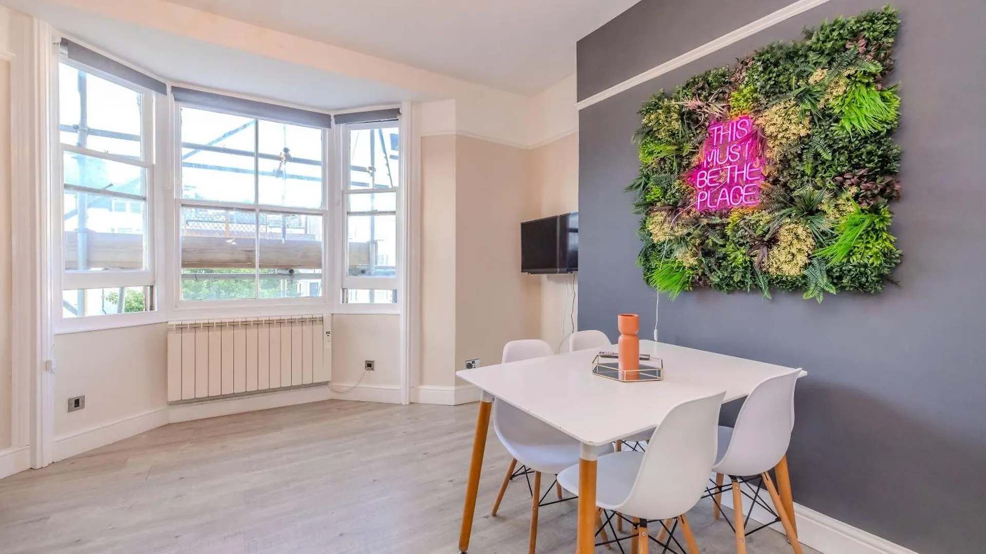 2 Bedroom Flat Next To Brighton Beach Sleep 6