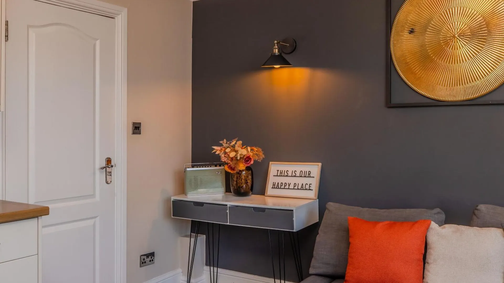 2 Bedroom Flat Next To Brighton Beach Sleep 6 0*,  Storbritannien