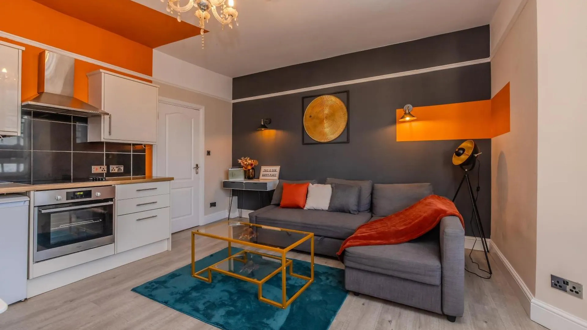 2 Bedroom Flat Next To Brighton Beach Sleep 6 0*,  United Kingdom