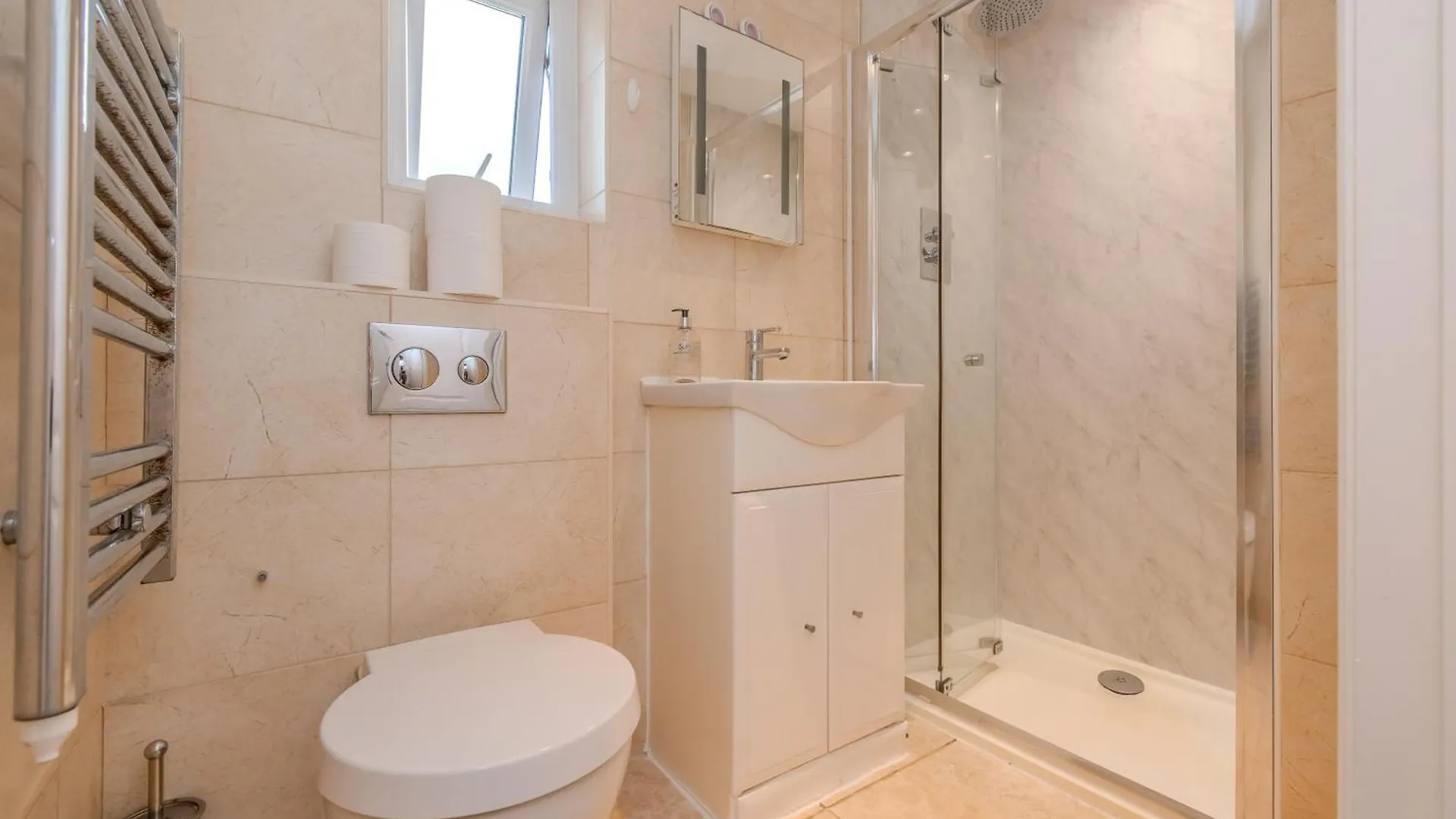 2 Bedroom Flat Next To Brighton Beach Sleep 6 Apartment