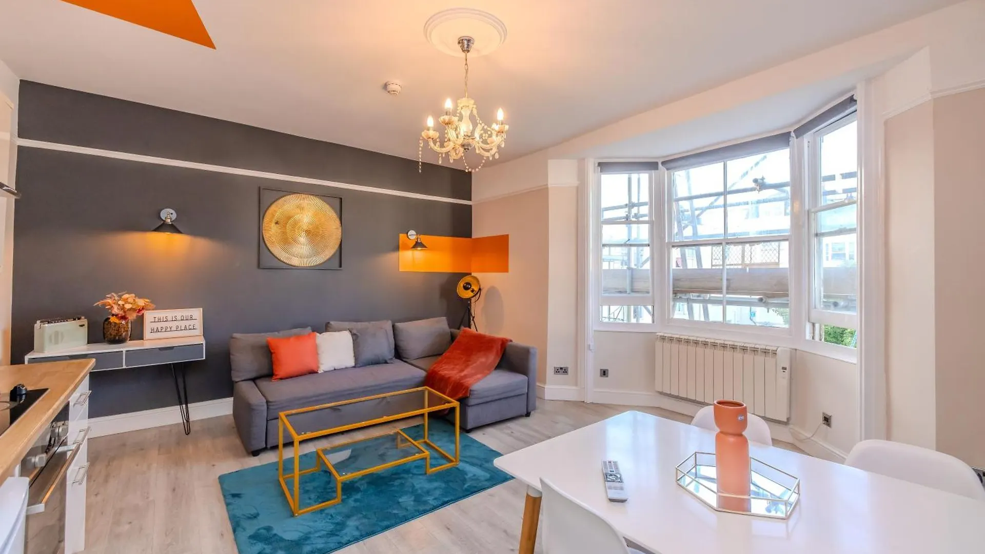 Apartment 2 Bedroom Flat Next To Brighton Beach Sleep 6