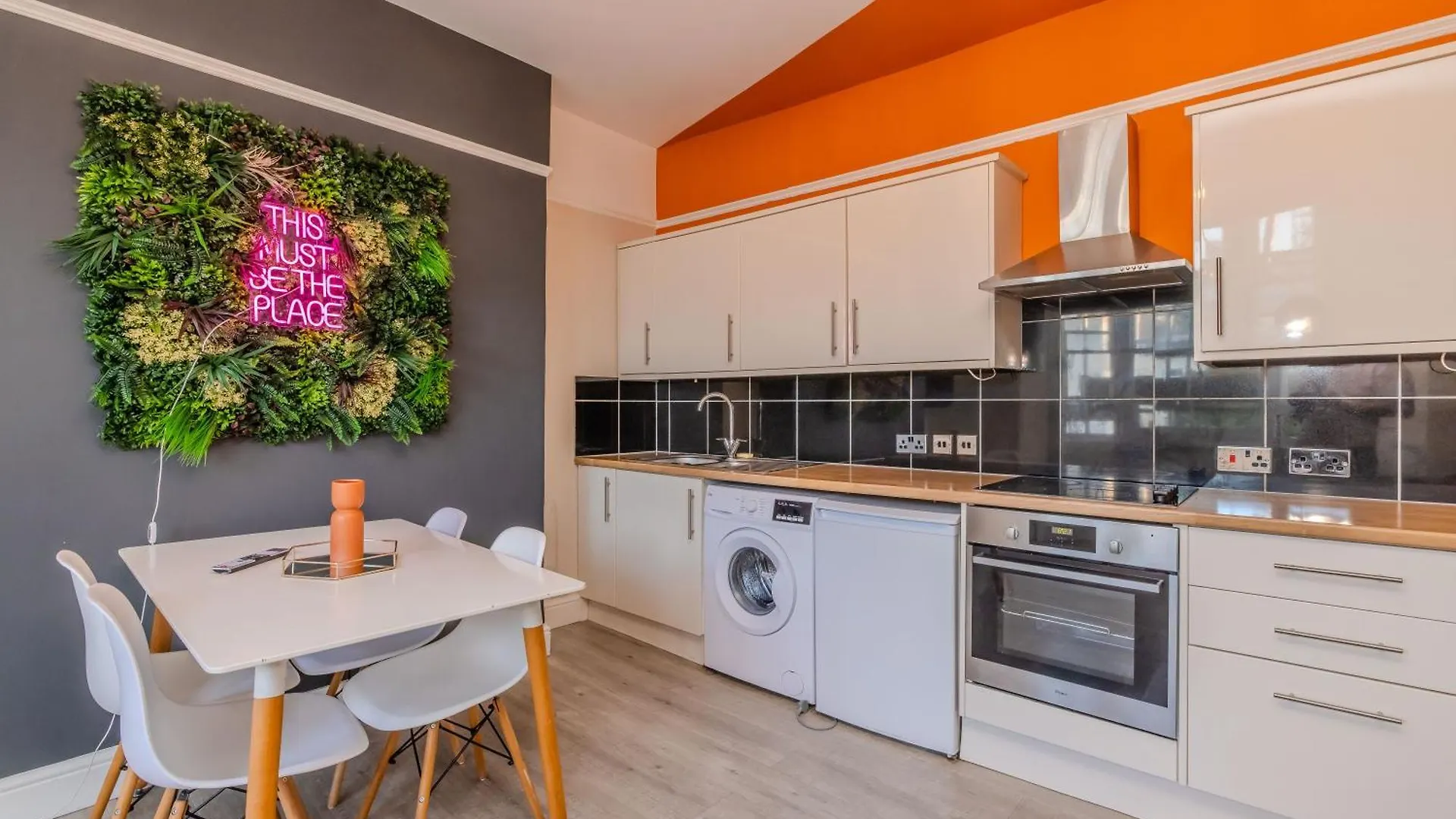 2 Bedroom Flat Next To Brighton Beach Sleep 6 0*,
